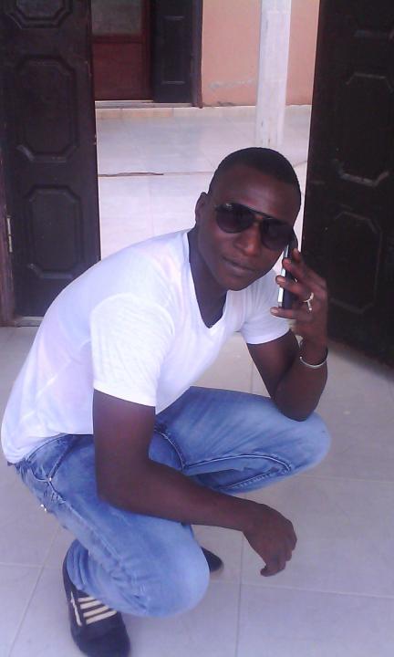 Image de Rencontres. Je suis un jeune homme sincere voici mon numero suivant +22234508250 si sa tes plaie