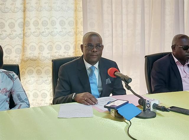 Image de Politique. Joachim Mbatchi Pambou, président du Forum pour la défense de la République (FDR) et président en exercice de l'Union des forces du changement (FDR), a annoncé sa candidature à l'élection présidentielle de 2023 au Gabon. Il affirme que le pays est confronté à de nombreux problèmes et souhaite redonner aux Gabonais leur dignité et leur fierté nationale. Alors que le pouvoir actuel est critiqué pour ses échecs et ses politiques injustes, Mbatchi Pambou promet de changer la donne. Mais est-il réellement le catalyseur d'un changement profond et bénéfique pour le Gabon ?