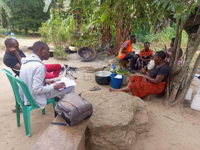 Image de Société. Le Gabon débute le deuxième recensement des Gabonais économiquement faibles (GEF) pour mettre à jour le fichier de la Caisse nationale d'assurance maladie et de garantie sociale (CNAMGS). L'objectif est de renforcer la protection sociale et économique des populations démunies. Environ 700 000 personnes seront répertoriées, et celles qui réellement ont besoin d'aide de l'État seront identifiées. Comment ce recensement permettra-t-il d'améliorer la prise en charge des plus vulnérables ?