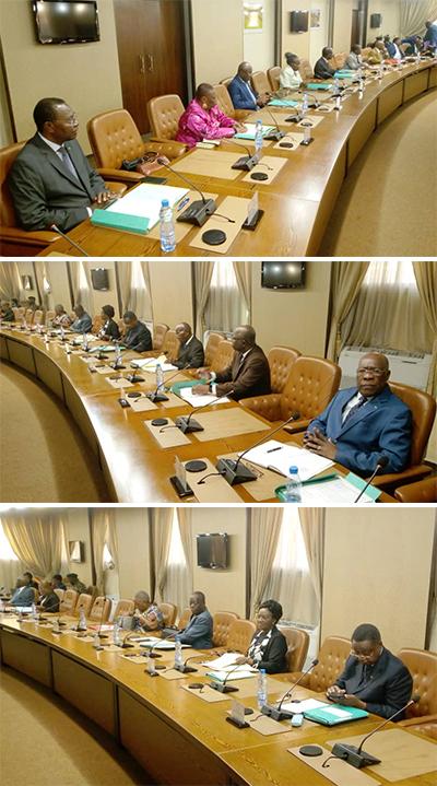 Image de Société. Le Conseil des Ordres nationaux s'est réuni à Libreville pour examiner les candidatures pour les décorations du 17 août, date de la Fête de l'Indépendance au Gabon. Près de 500 récipiendaires devraient être honorés cette année, sur recommandation du président Ali Bongo Ondimba. Les Ordres nationaux ont pour objectif de reconnaître les services éminents rendus à la Nation par des individus, des associations ou des groupes de personnes. Le Grand chancelier, vice-amiral Kéba Malékou Yves, a souligné l'importance de promouvoir l'excellence et le sens élevé du service dans toutes les activités à travers le territoire. Les distinctions comprennent l'Ordre national de l'étoile équatoriale, l'Ordre de la Panthère noire et l'Ordre national du mérite gabonais. Que pensez-vous de ces décorations nationales ?